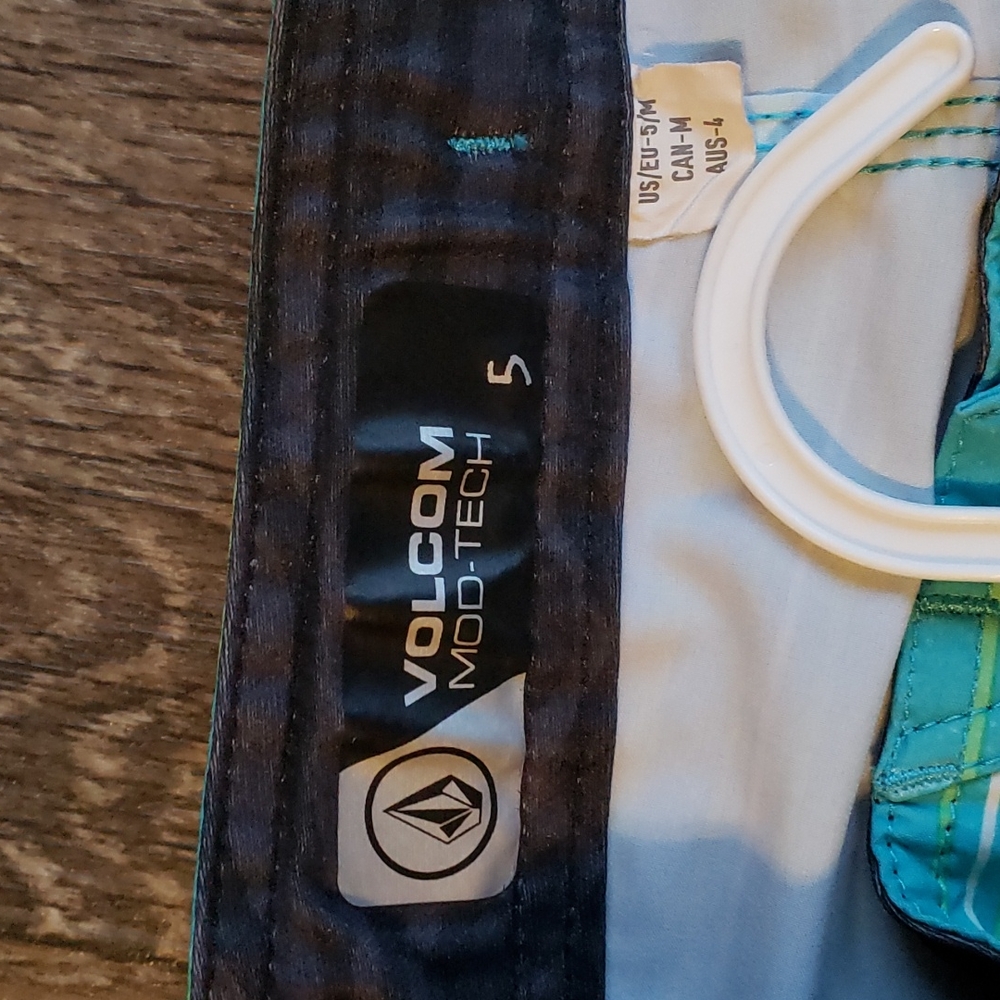 Volcom Board Shorts - Picture 5 of 5